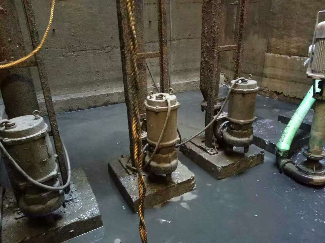 淮上污水池清理